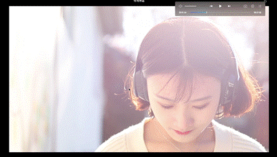 图片包含 人员, 室内, 妇女, 服装
描述已自动生成